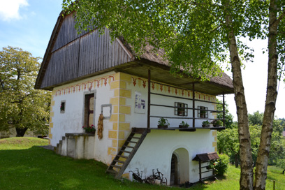 Zavratec - Kašča na domačiji pri Možinotu