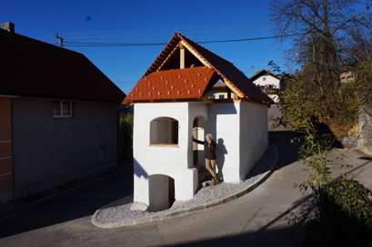 Stara Vrhnika - Kašča pri hiši Stara Vrhnika 45