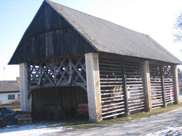 Stara Vrhnika - Kozolec pri hiši Stara Vrhnika 10