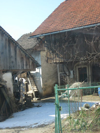 Vrhnika - Kašča na domačiji Storžev grič 8