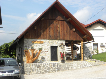 Vrhnika - Kašča pri hiši Dobovičnikova 16