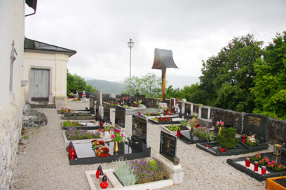 Gradišče pri Lukovici - Pokopališče