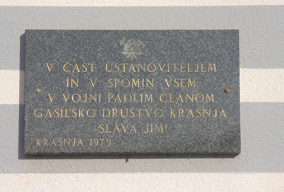 Krašnja - Spominska plošča padlim gasilcem v NOB
