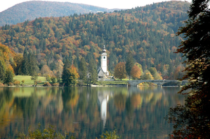 Ribčev Laz - Ambient cerkve sv. Janeza Krstnika
