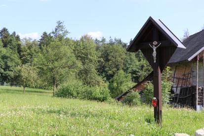 Srednja Bela - Znamenje ob hiši Srednja Bela 11a