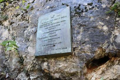 Zatrnik - Spominska plošča žrtvam NOB