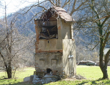 Zgornji Motnik - Sušilnica za hmelj pri domačiji Zgornji Motnik 14