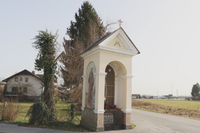 Domžale - Kapelica Lurške Matere božje na Študi