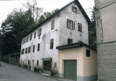Idrija - Stanovanjski blok Vodnikova 16