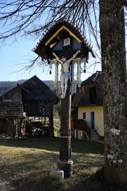 Ratje - Znamenje pri hiši Ratje 32