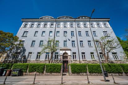 Ljubljana - Stanovanjski blok Resljeva 35