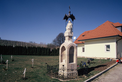 Hrašenski Vrh - Znamenje