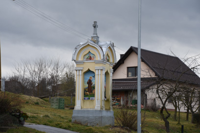 Paričjak - Znamenje pri hiši Paričjak 13