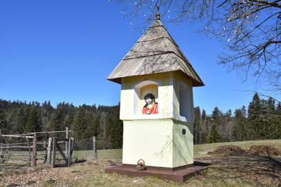 Podkraj pri Ravnah - Avguštinovo znamenje