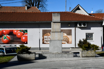 Dvor pri Žužemberku - Spomenik NOB