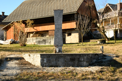 Lašče v Suhi krajini - Spomenik NOB