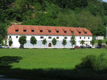 Rogatec - Gospodarsko poslopje graščine Strmol