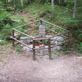 Pokljuka - Spominsko znamenje na planini Voje