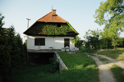 Kranj - Gospodarsko poslopje pri Šempetrski graščini