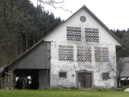 Bukovica pri Železnikih - Gospodarsko poslopje domačije Bukovica 25