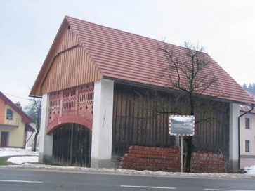 Hotedršica - Toplar pri hiši Hotedršica 13