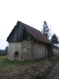 Rovte pri Logatcu - Sušilnica pri hiši Rovte 144