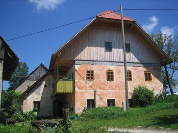 Ravnik pri Hotedršici - Domačija Ravnik 2