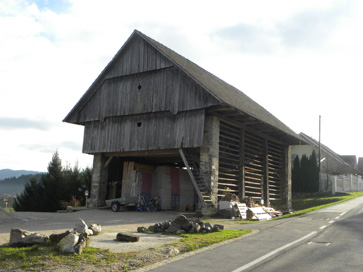 Logatec - Toplar pri hiši Režiška 25
