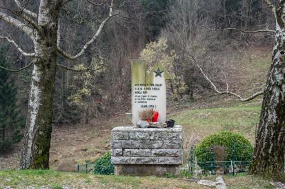 Livške Ravne - Spominsko znamenje NOB