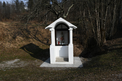 Sedlo - Kapelica ob glavni cesti