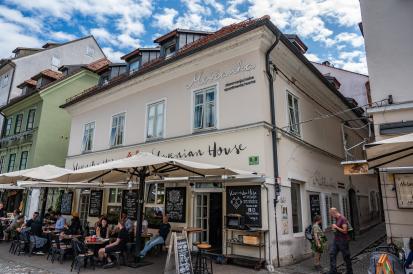 Ljubljana - Hiša Cankarjevo nabrežje 13