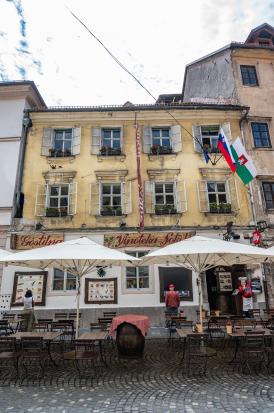 Ljubljana - Hiša Ciril Metodov trg 18