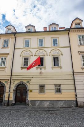 Ljubljana - Hiša Ciril Metodov trg 8