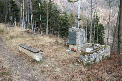 Bašelj - Spomenik Ivanu Zupancu in Vinku Burniku
