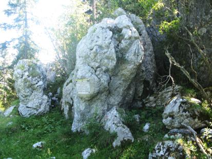 Bašelj - Spominsko znamenje ustanovitvi 2. bataljona Kokrškega odreda