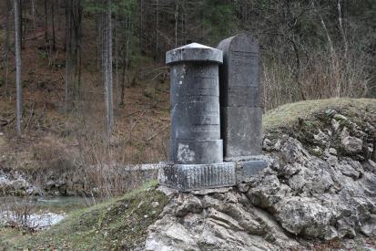 Kokra - Deželna mejna kamna med Kranjsko in Koroško
