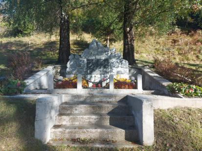Rateče - Spomenik borcem in internirancem NOB