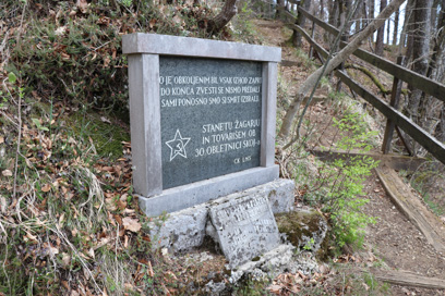 Okroglo - Spominsko znamenje pri Okrogelski jami