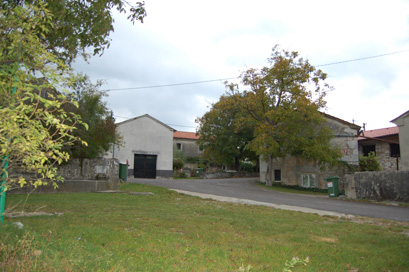 Bač pri Materiji - Vas