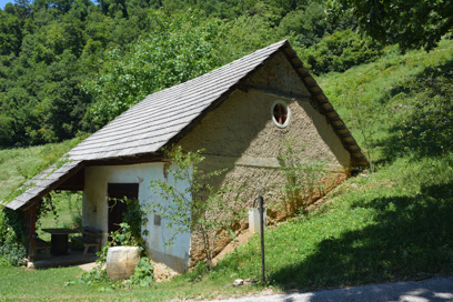 Mrčna Sela - Vinski hram jugozahodno od kmetije Zvonar
