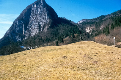 Studor v Bohinju - Srednjeveško grobišče V Kuhnci