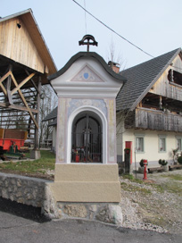 Studor v Bohinju - Kapelica sredi vasi