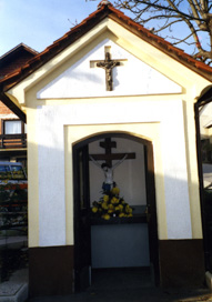 Leskovec pri Krškem - Kapelica sredi vasi