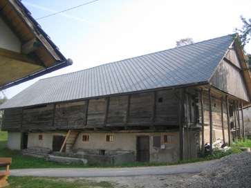 Brezovica pri Medvodah - Gospodarsko poslopje pri hiši Brezovica 1
