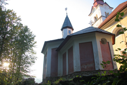 Srednja vas-Poljane - Kapela pri cerkvi sv. Križa