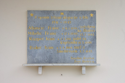 Žeje pri Naklem - Spominska plošča padlim gasilcem