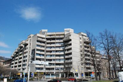Maribor - Stanovanjski blok Jemčev vrt