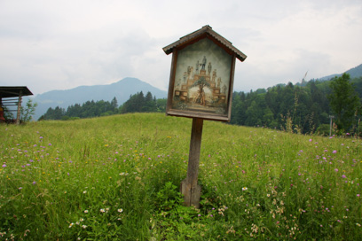 Lom pod Storžičem - Znamenje ob cerkvi