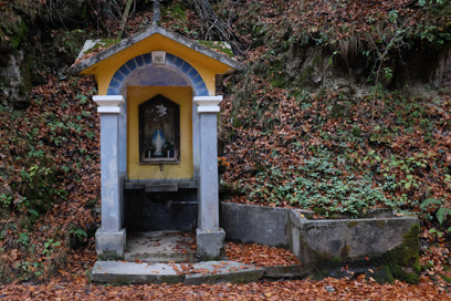 Idrijska Bela - Znamenje pod Tršanovšami
