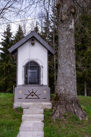 Mrzli Vrh - Znamenje